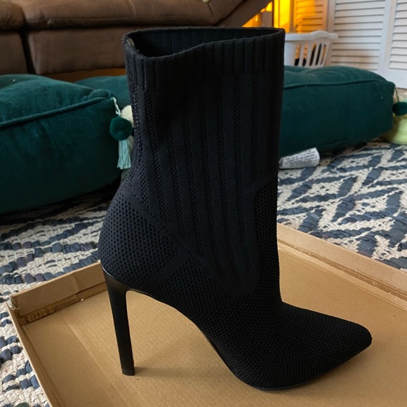 New in box, Steve Madden pump booties - Picture 3 of 6